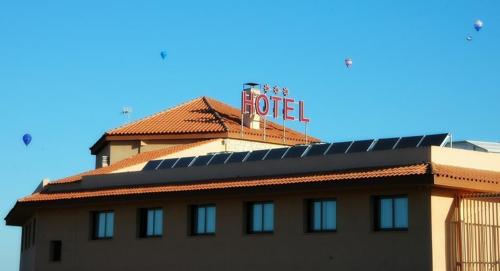 Hotel Salat Resort Les Borges Blanques Bagian luar foto